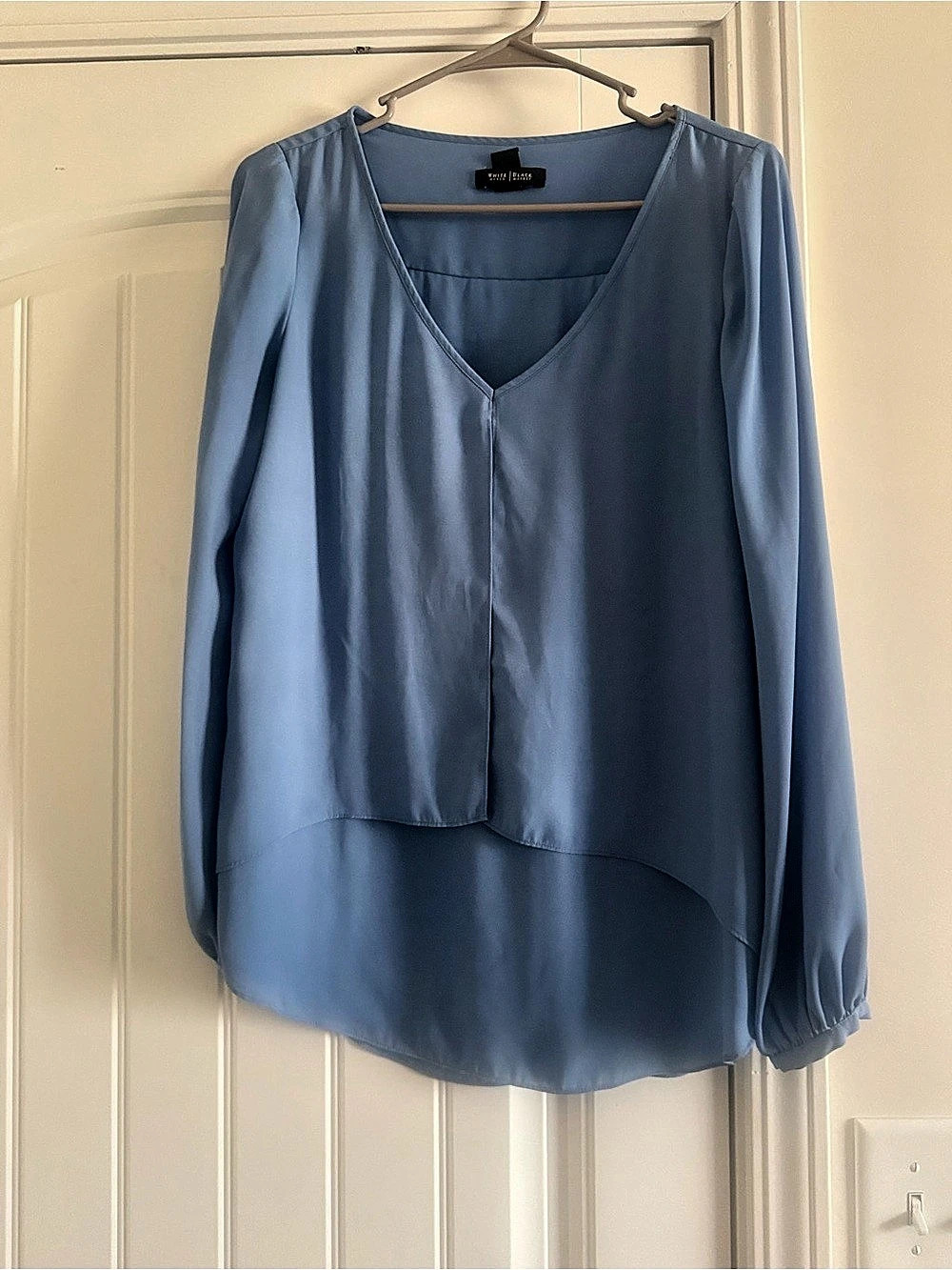 White House Black Market Blue Blouse Size 6 Like New